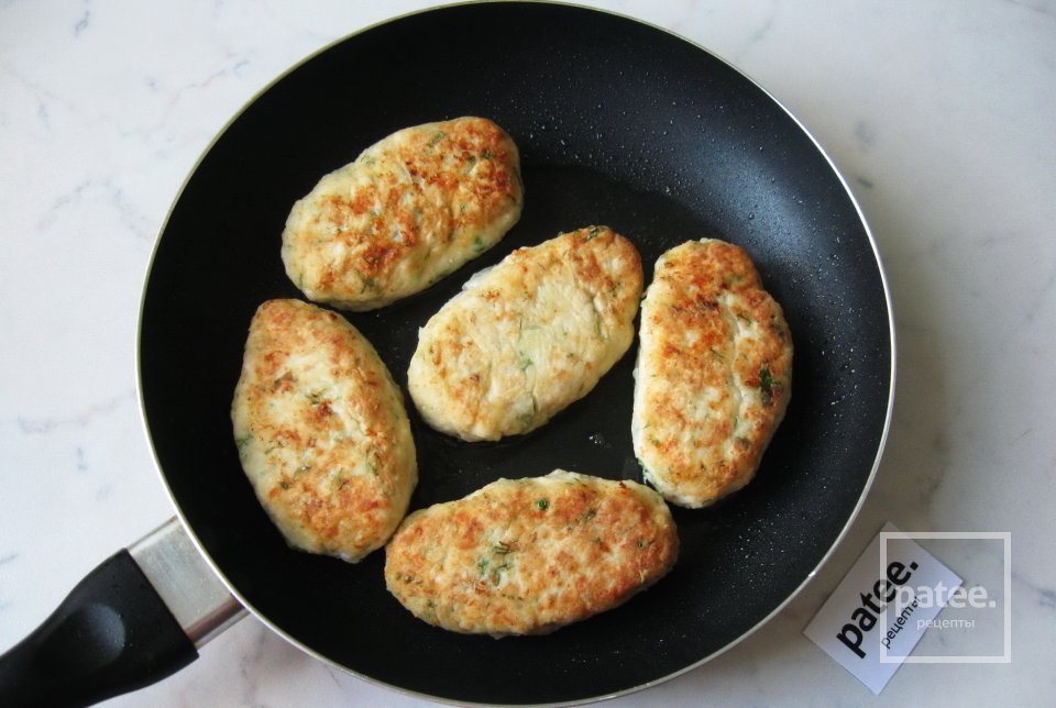 Куриные котлеты с картофелем и сыром - Шаг 12