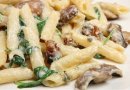 Макароны с грибами и курицей