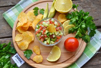 Овощная сальса с авокадо