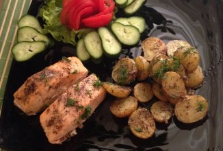 Семга запеченная с молодым картофелем