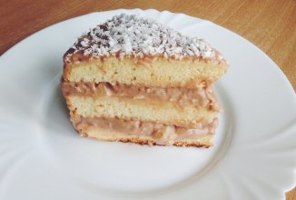 Бисквитный торт с ананасами