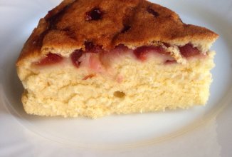 Бисквит с вишнями