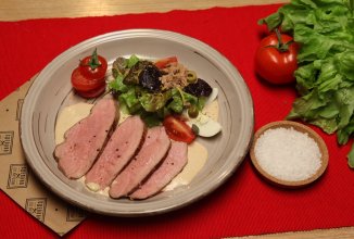 Вителло Тонато с салатом Нисуаз