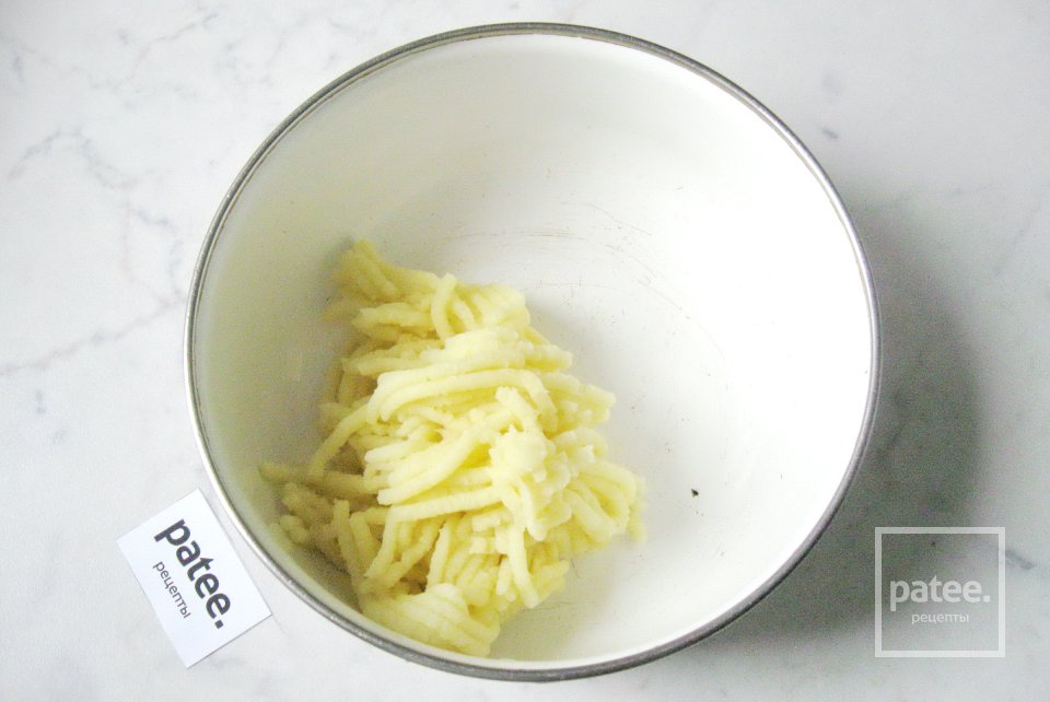 Котлеты из говяжьей печени с картофелем и грибами - Шаг 3