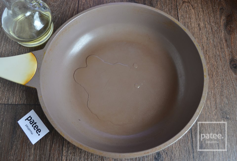 Яичница с баварскими колбасками - Шаг 4