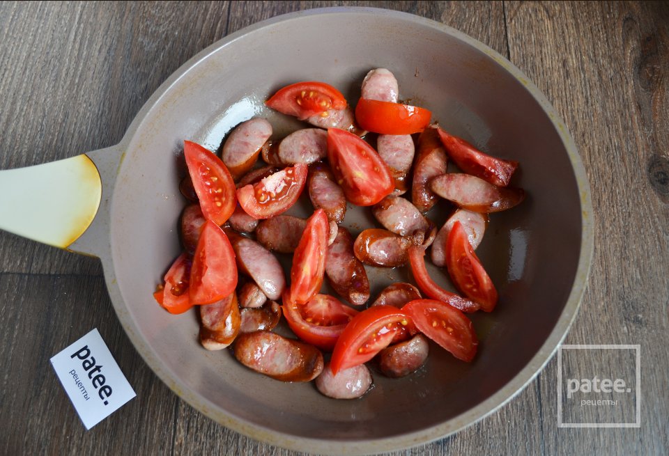 Яичница с баварскими колбасками - Шаг 7