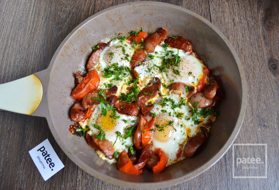 Яичница с баварскими колбасками - Шаг 12