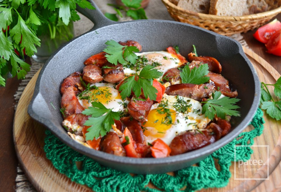 Яичница с баварскими колбасками - Шаг 13