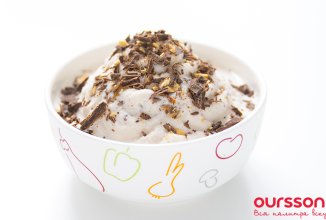 Йогуртовое мороженое с орехово-шоколадной крошкой