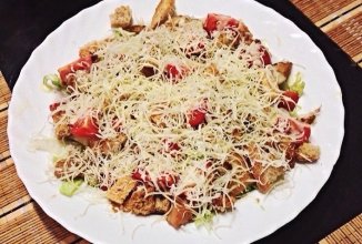 Салат Цезарь с очень вкусной курочкой