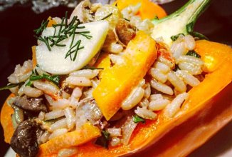 Перец фаршированный овощами и рисом, под сырной корочкой!