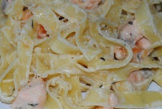 Феттучини с семгой в сливочном соусе