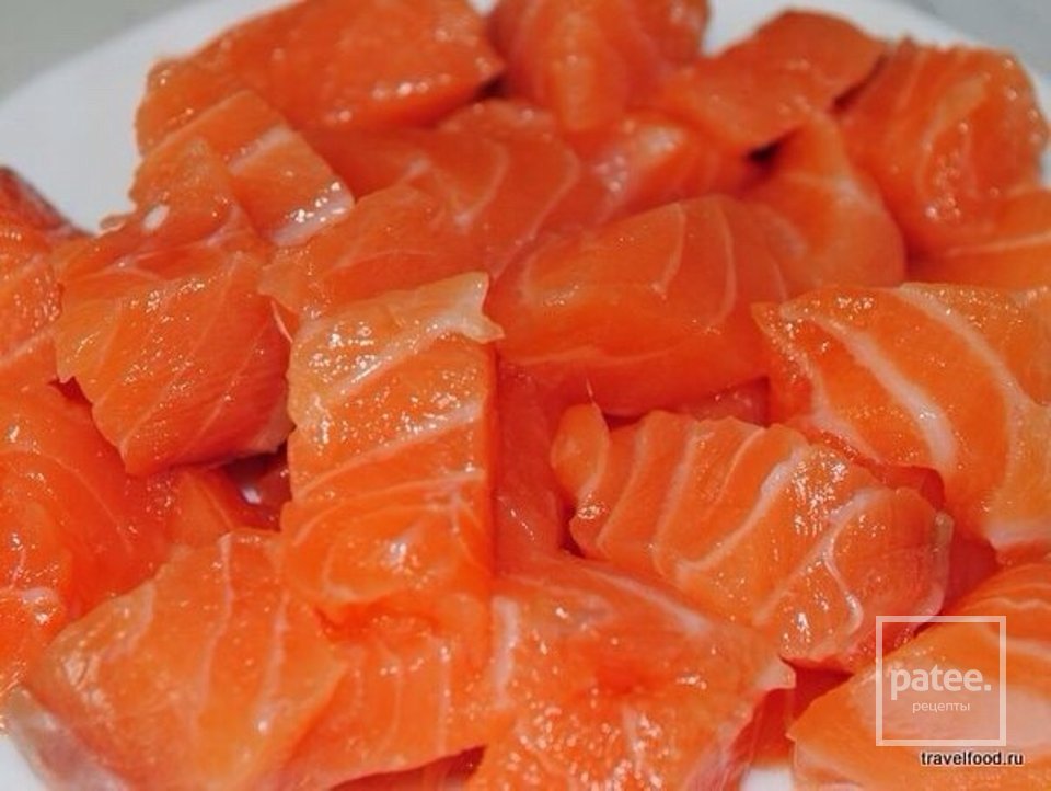 Феттучини с семгой в сливочном соусе - Шаг 1