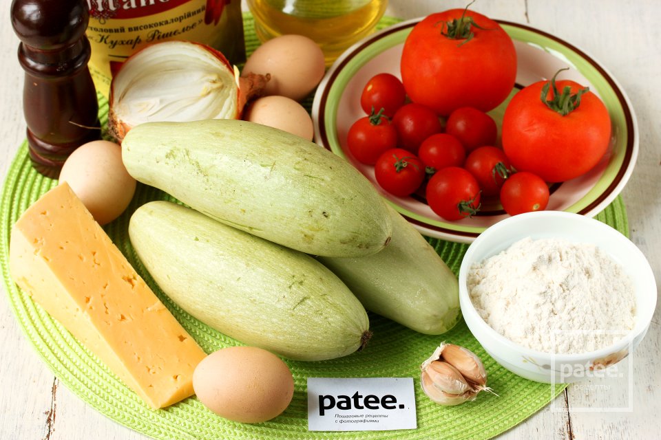 Кабачковый торт с сыром и помидорами - Шаг 1