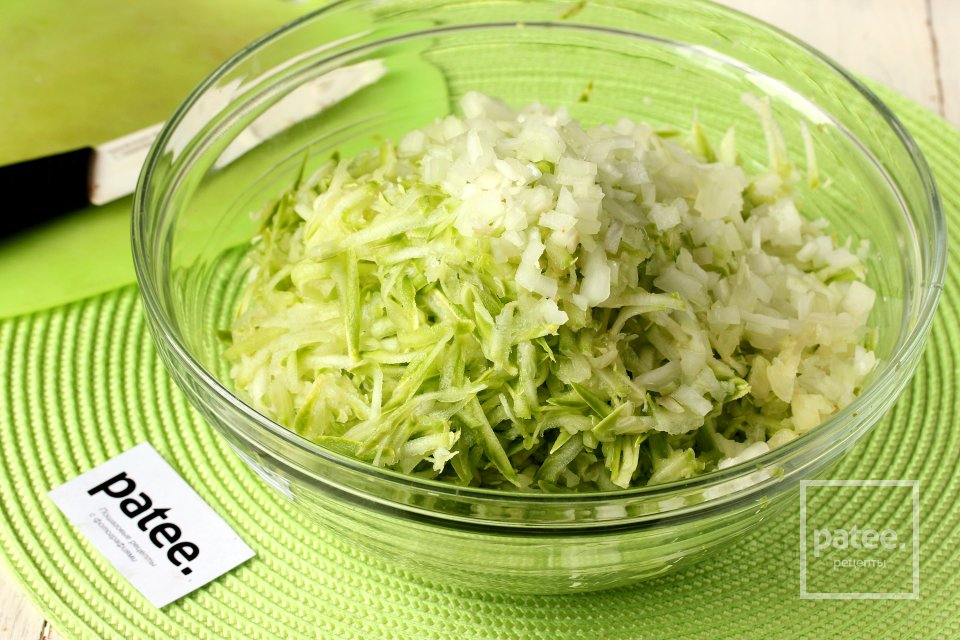 Кабачковый торт с сыром и помидорами - Шаг 3