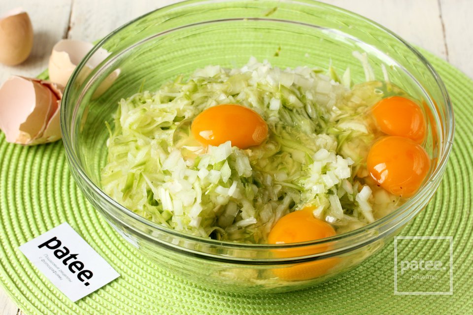 Кабачковый торт с сыром и помидорами - Шаг 4