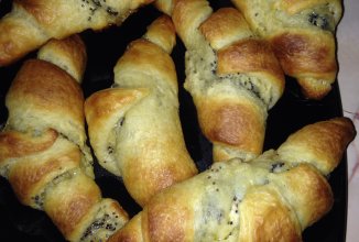 Слоеные рогалики с маком