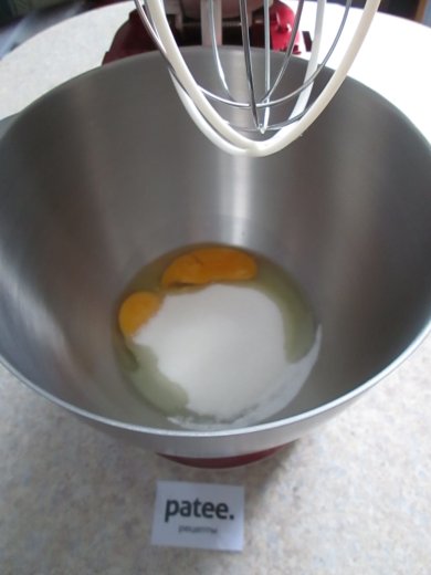 Пирожное песочное, глазированное шоколадной помадкой - Шаг 2