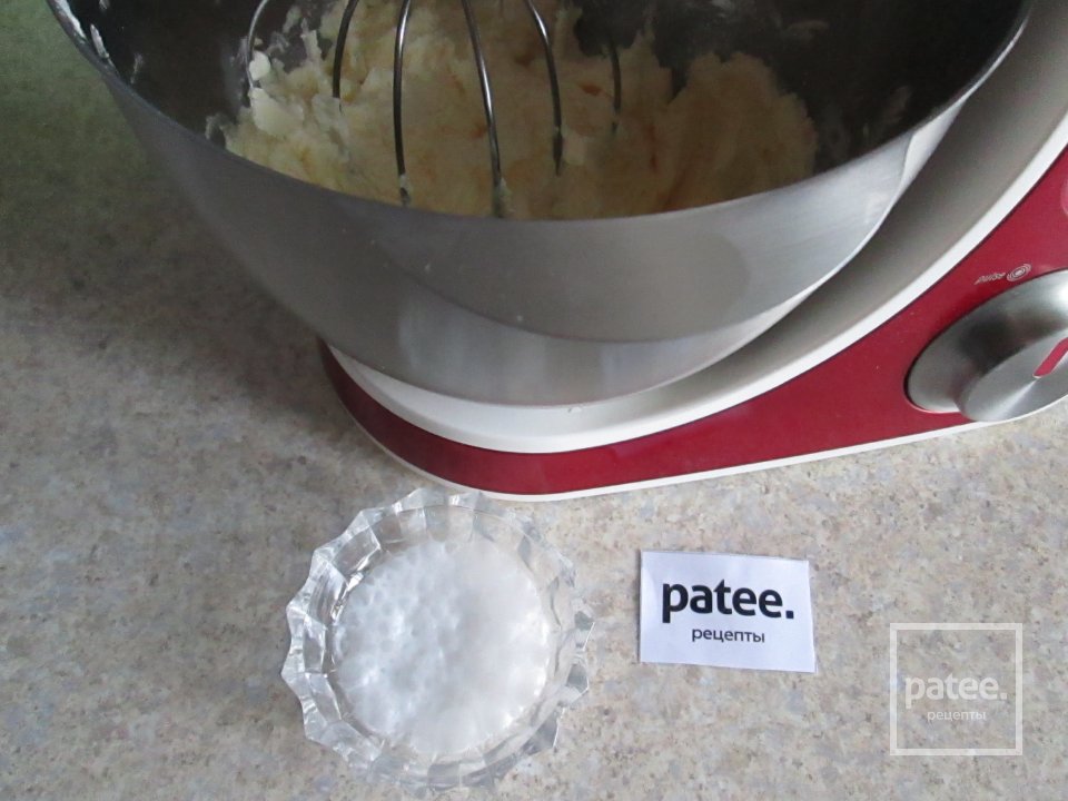 Пирожное песочное, глазированное шоколадной помадкой - Шаг 4