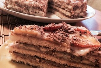 Бисквитный торт с заваренным кремом