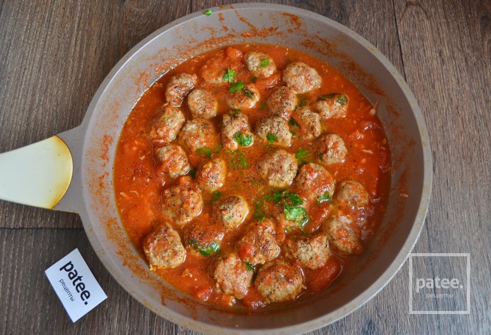 Спагетти с томатным соусом и фрикадельками - Шаг 15