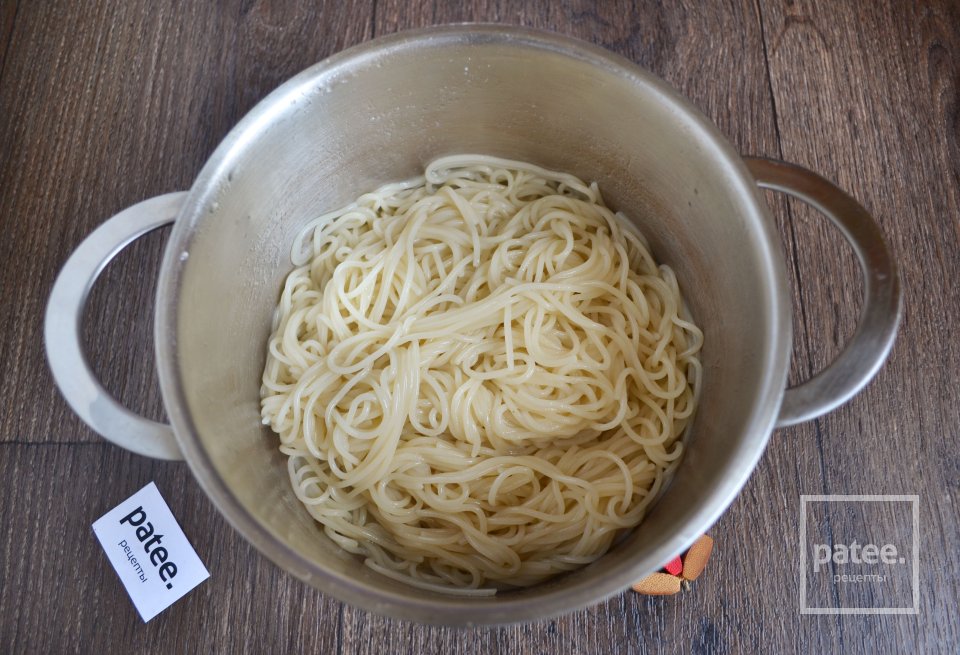 Спагетти с томатным соусом и фрикадельками - Шаг 17
