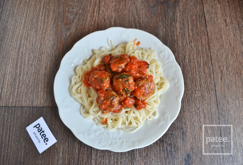 Спагетти с томатным соусом и фрикадельками - Шаг 18
