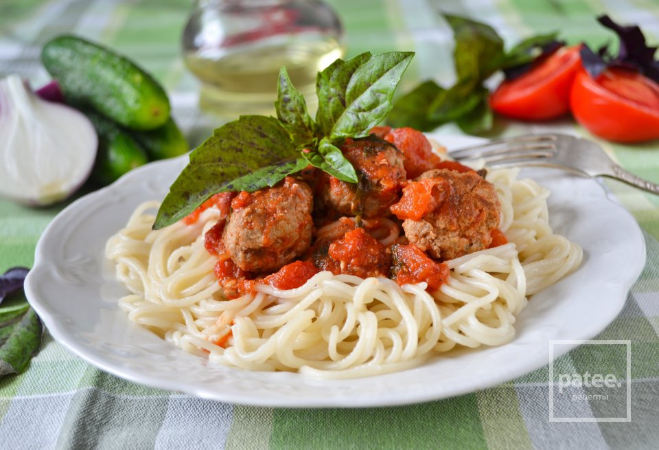 Спагетти с томатным соусом и фрикадельками - Шаг 19