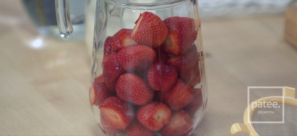 Холодный клубнично-имбирный суп за 10 минут - Шаг 1