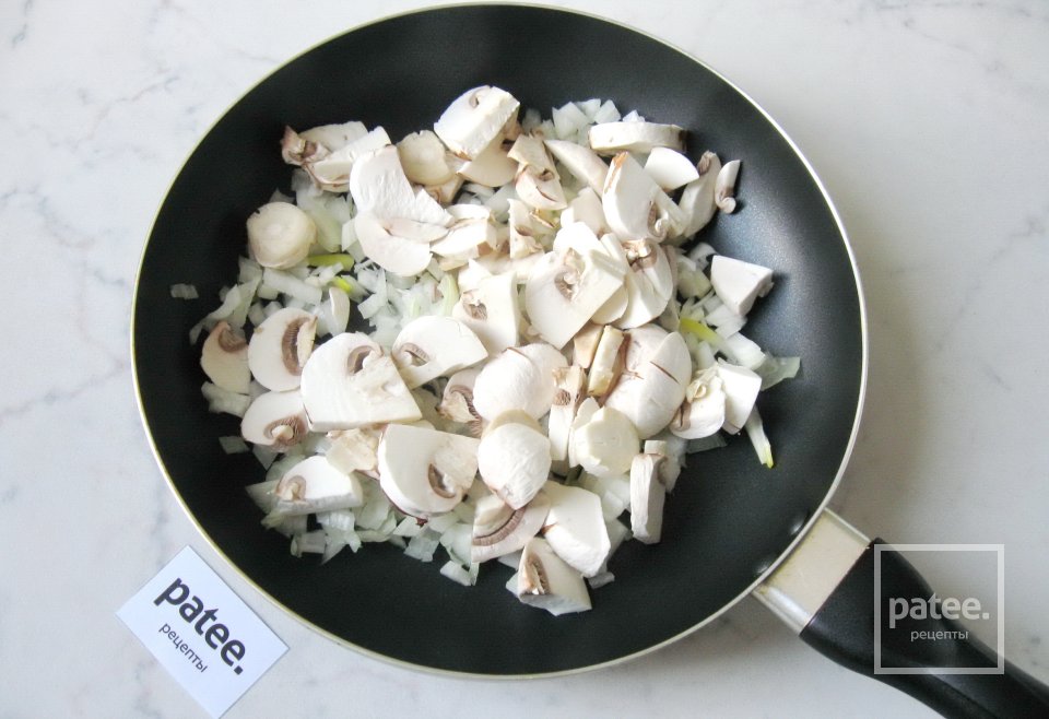 Котлеты с грибами и Адыгейским сыром - Шаг 5