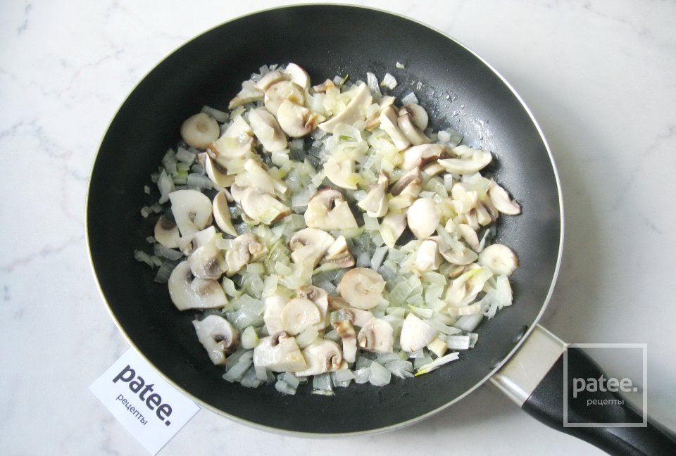 Котлеты с грибами и Адыгейским сыром - Шаг 6