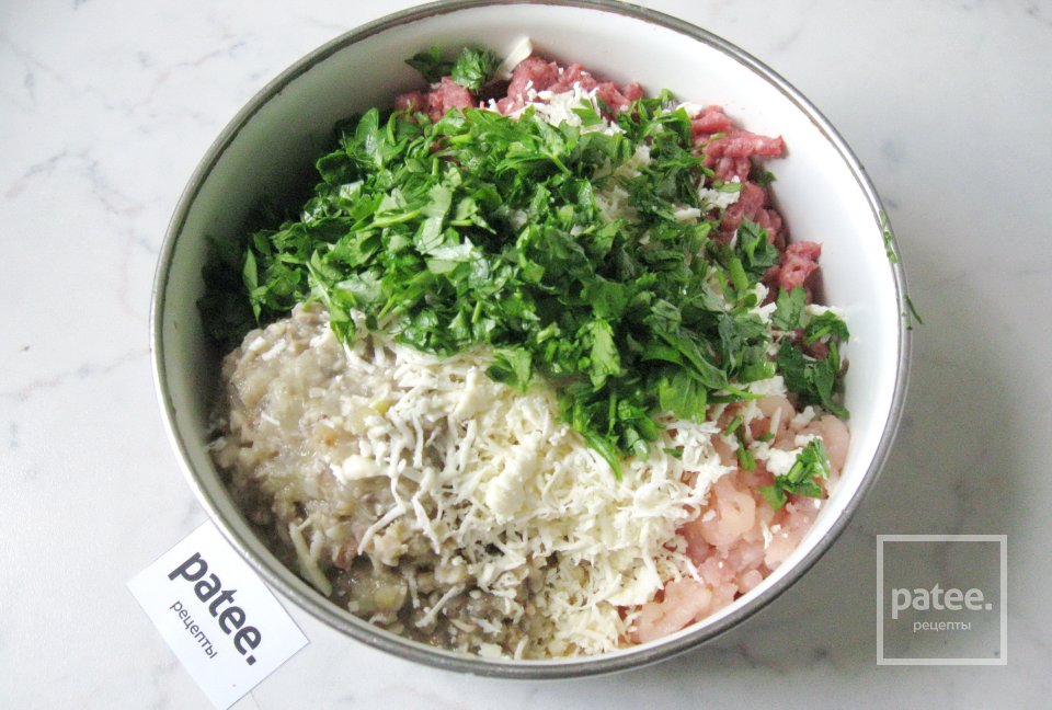 Котлеты с грибами и Адыгейским сыром - Шаг 9