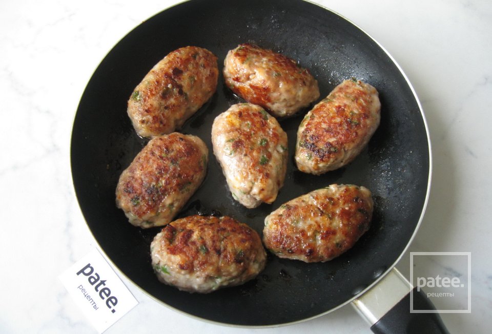 Котлеты с грибами и Адыгейским сыром - Шаг 13