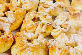 Мешочки из слоеного теста с яблоками(абрикосами, творогом, вишней)