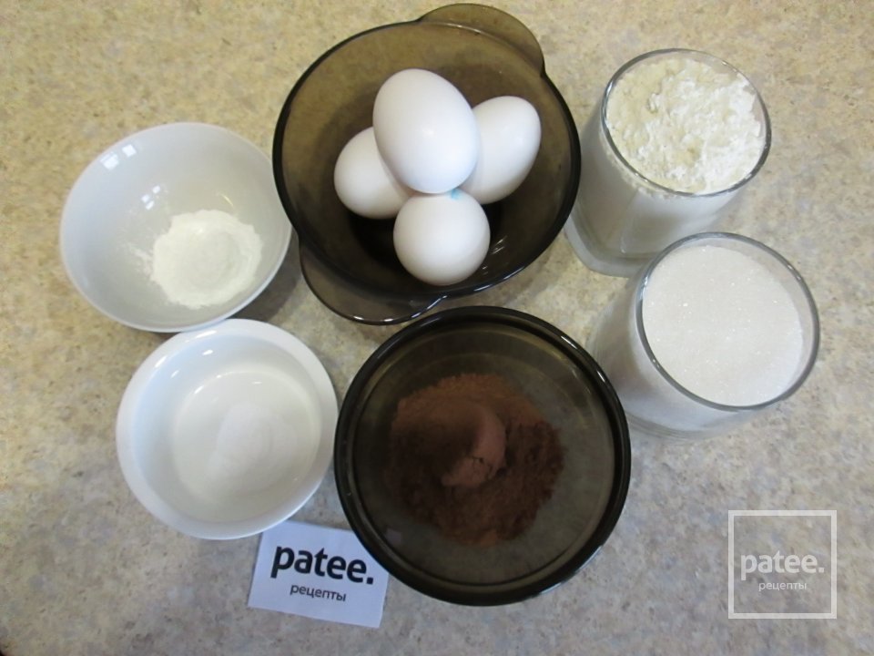 Шоколадный рулет с творожно - кокосовым кремом. - Шаг 1