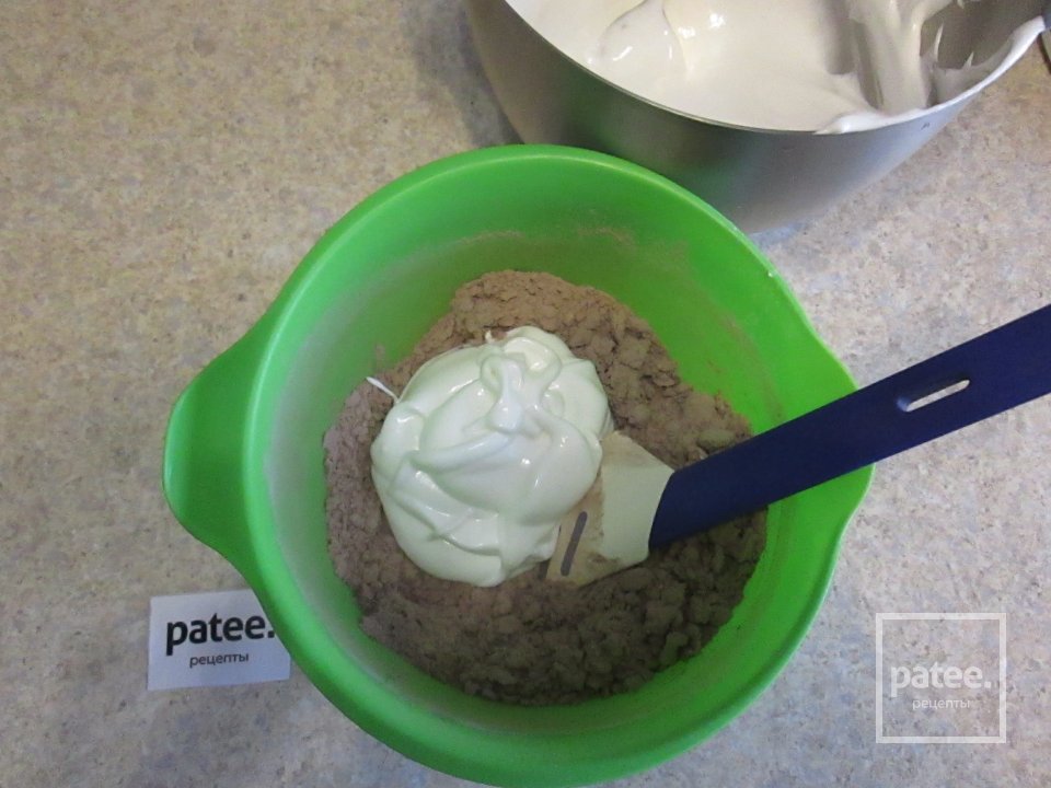 Шоколадный рулет с творожно - кокосовым кремом. - Шаг 5