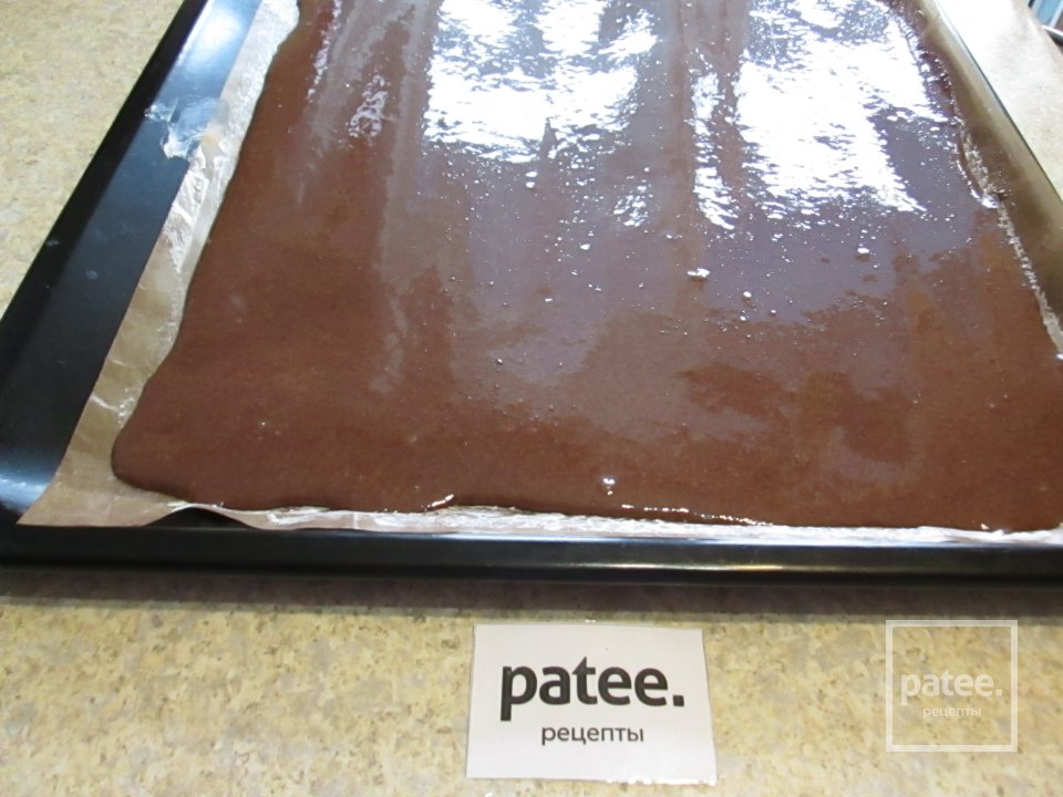 Шоколадный рулет с творожно - кокосовым кремом. - Шаг 6