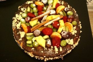 Бисквит с фруктами