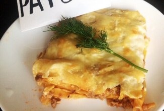 Лазанья с фаршем и соусом бешамель
