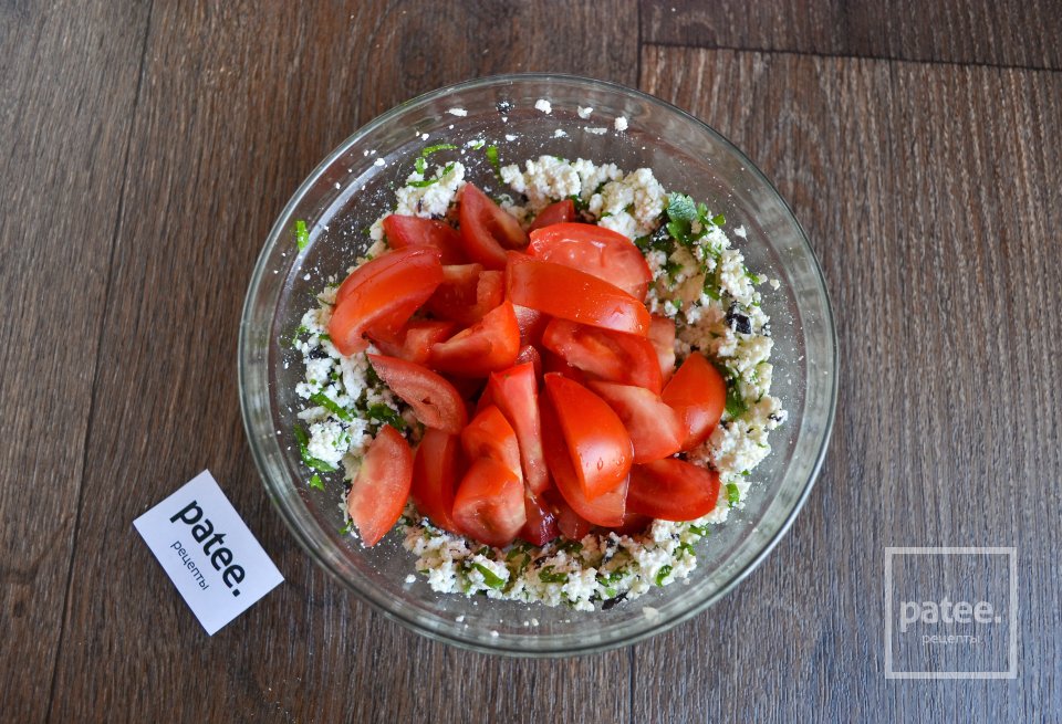Салат с творогом и томатами - Шаг 10