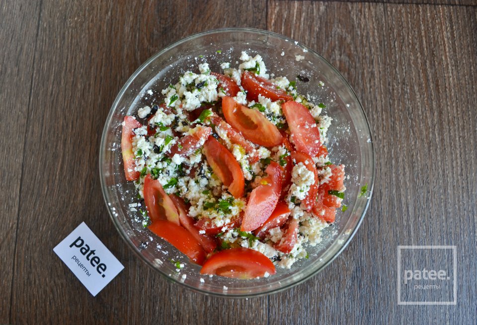 Салат с творогом и томатами - Шаг 11