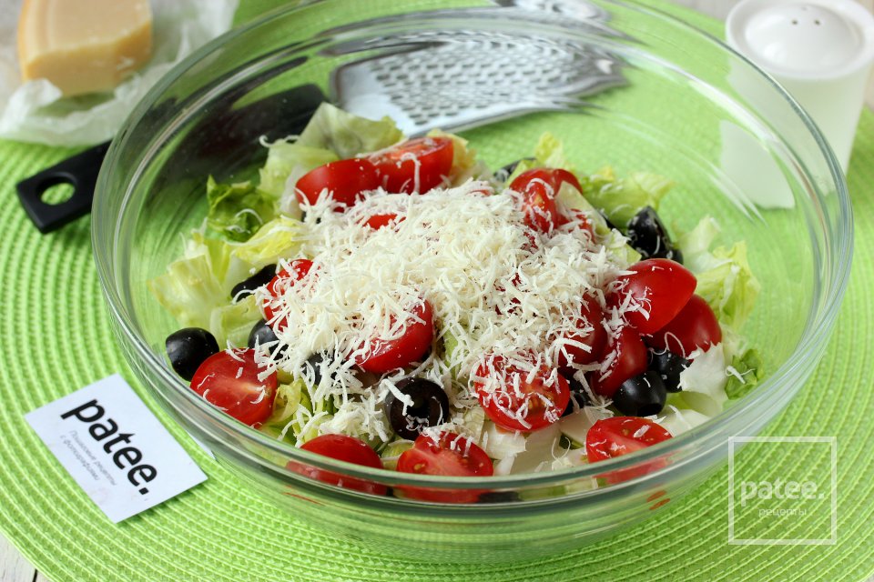 Салат с помидорами черри, маслинами и пармезаном - Шаг 5