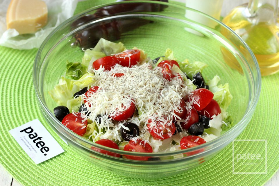 Салат с помидорами черри, маслинами и пармезаном - Шаг 7