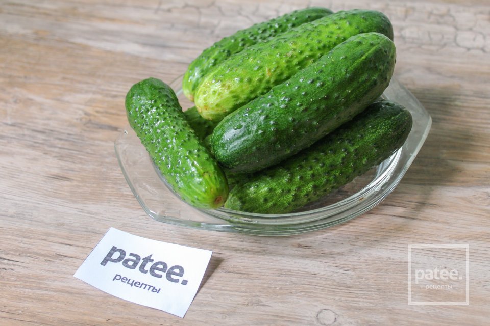 Маринованные огурцы с красной смородиной - Шаг 2