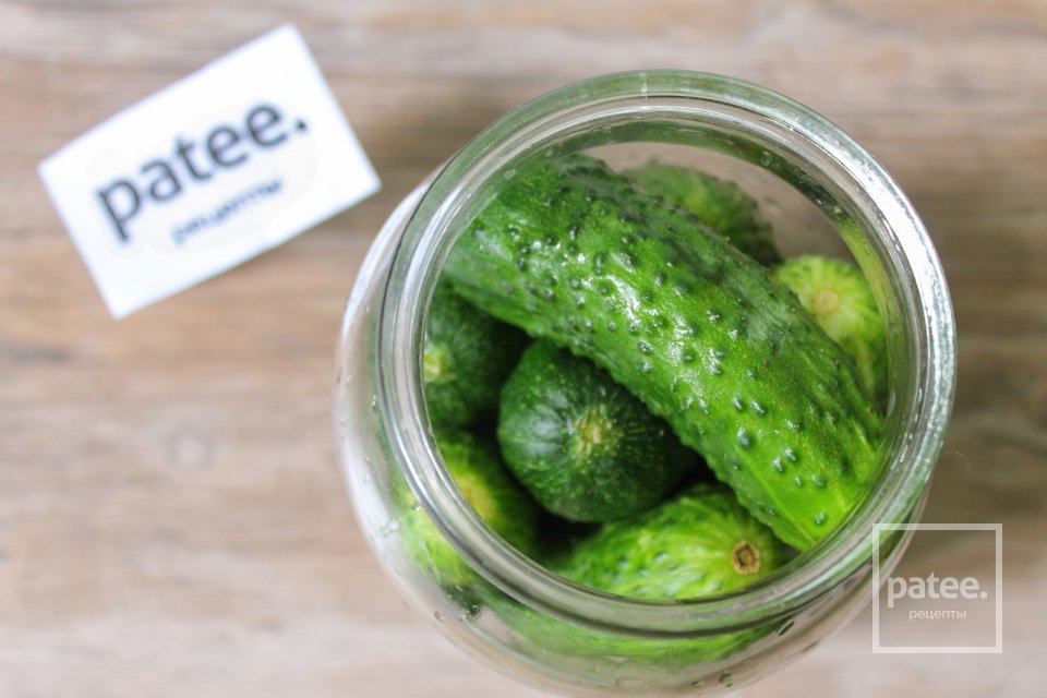 Маринованные огурцы с красной смородиной - Шаг 5