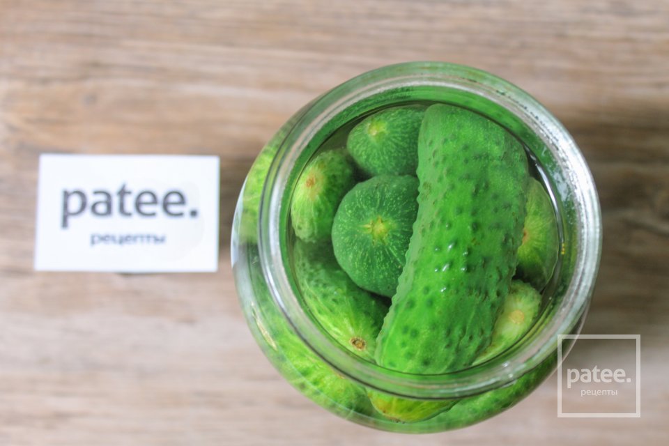 Маринованные огурцы с красной смородиной - Шаг 6