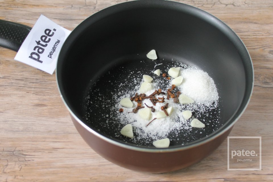 Маринованные огурцы с красной смородиной - Шаг 8