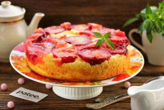 Пирог со сливами