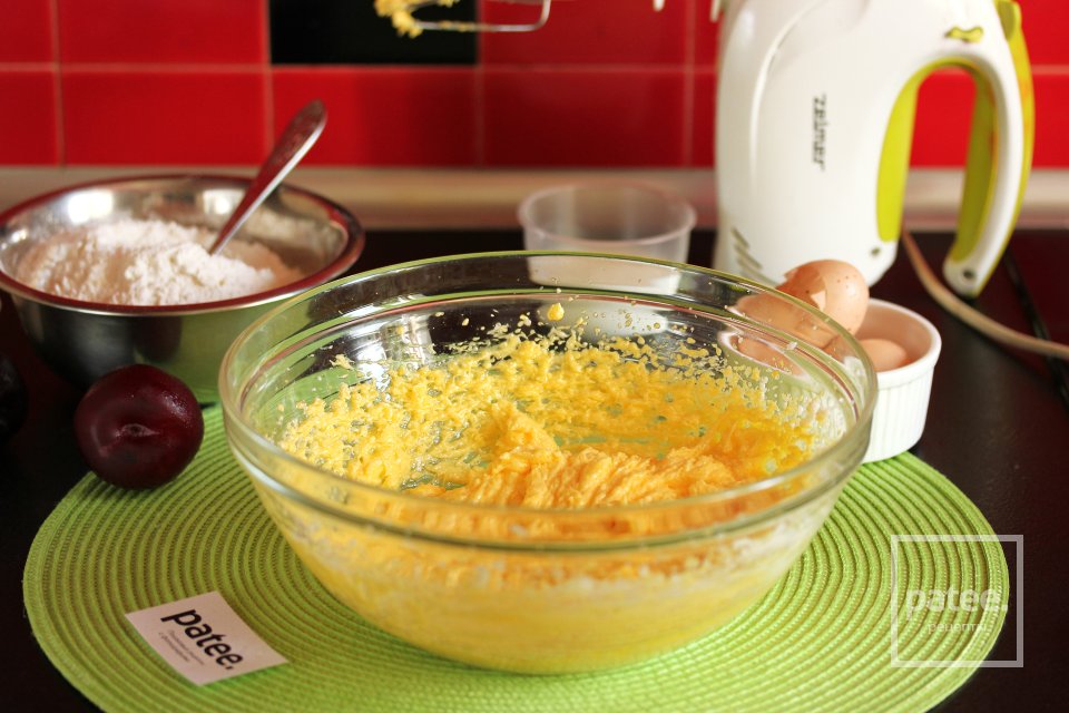 Пирог со сливами - Шаг 4