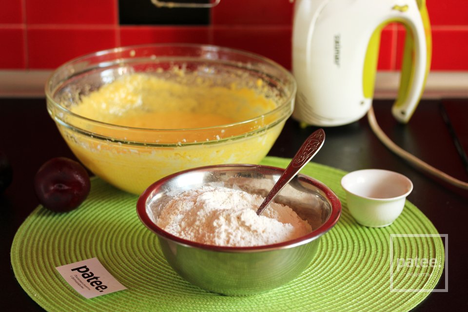 Пирог со сливами - Шаг 6